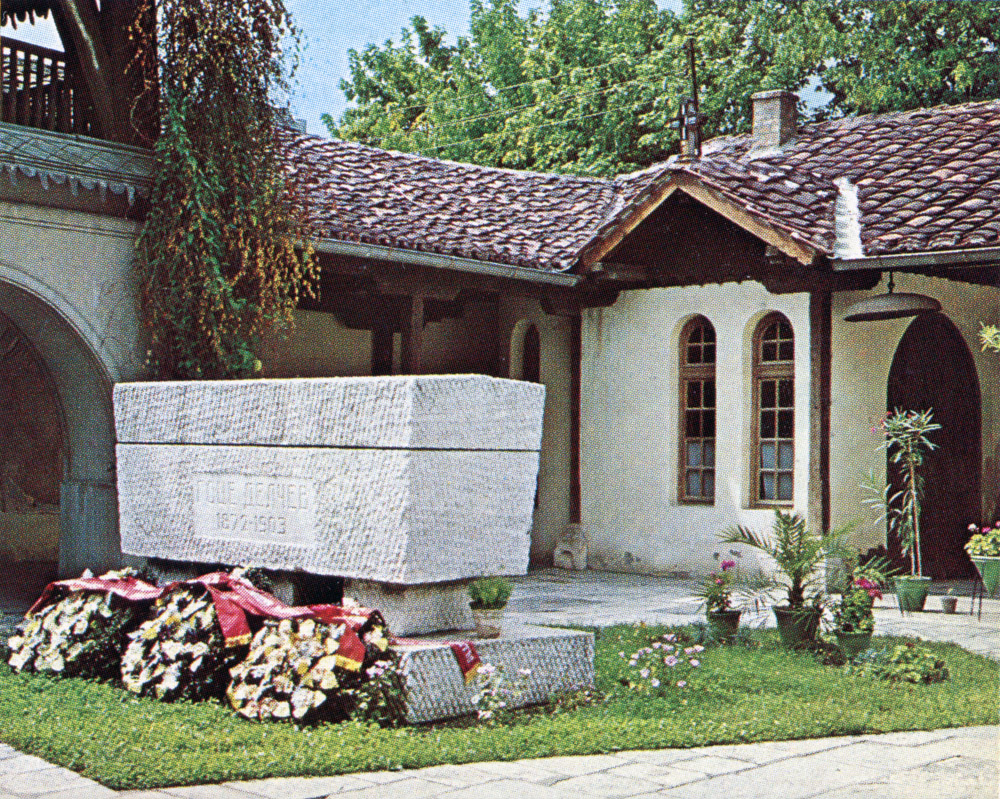 Гробот на Гоце Делчев во црквата Св. Спас
