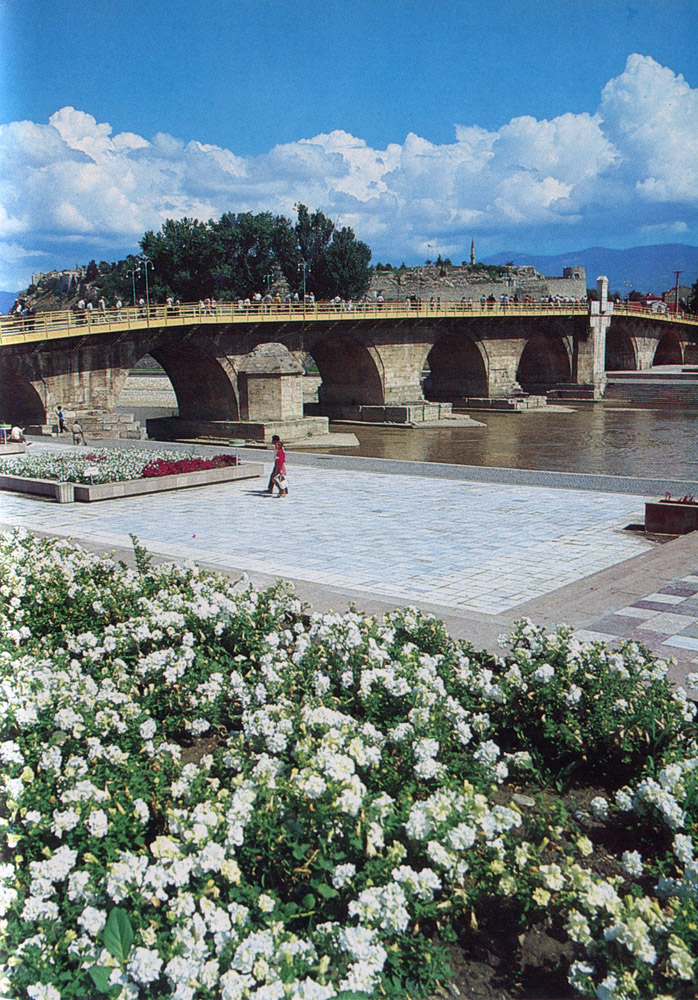 Камениот мост на реката Вардар