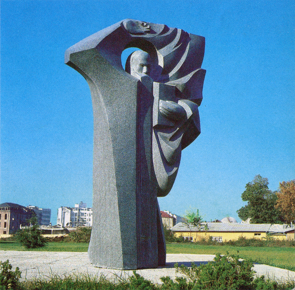 »Климент Охридски«, скулптура