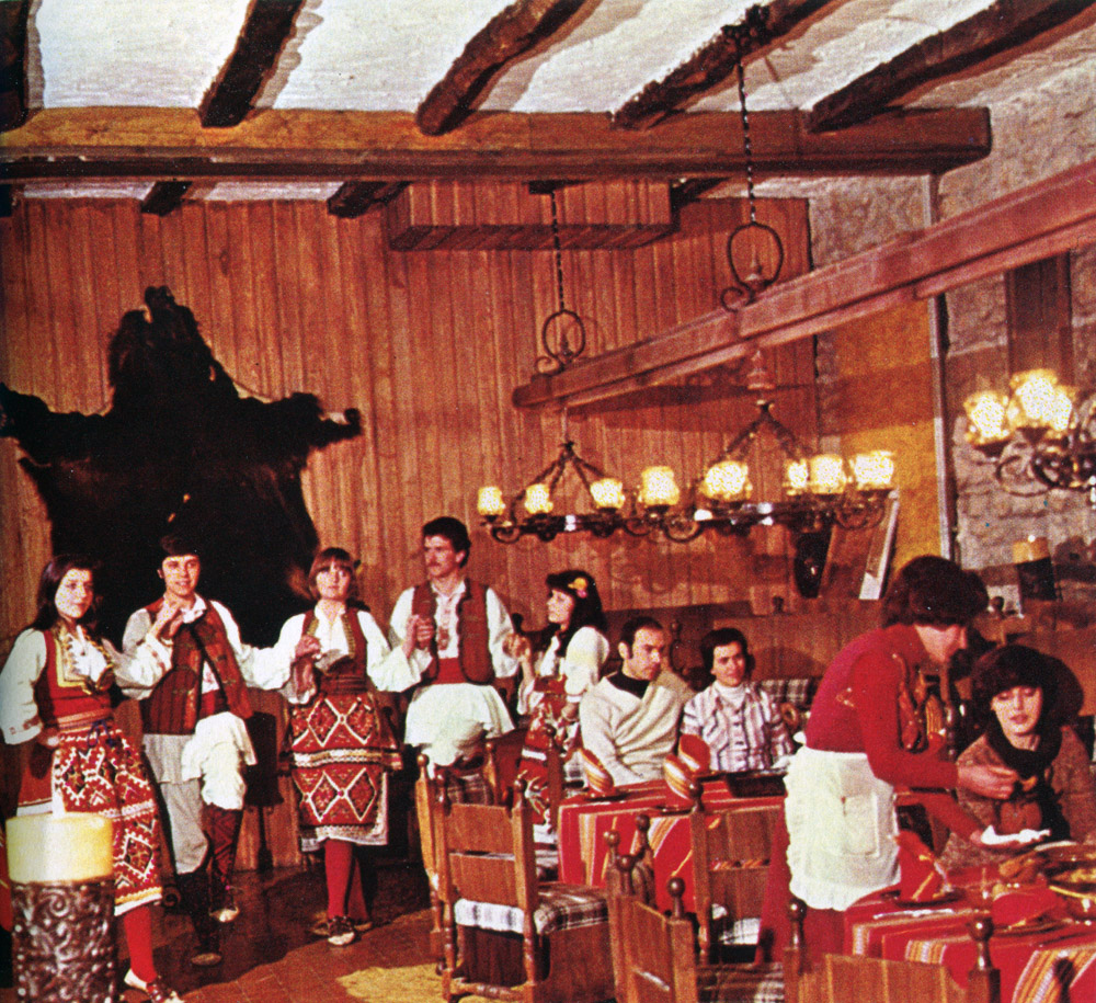 Ресторан во манастирот Св. Пантелејмон - Нерези